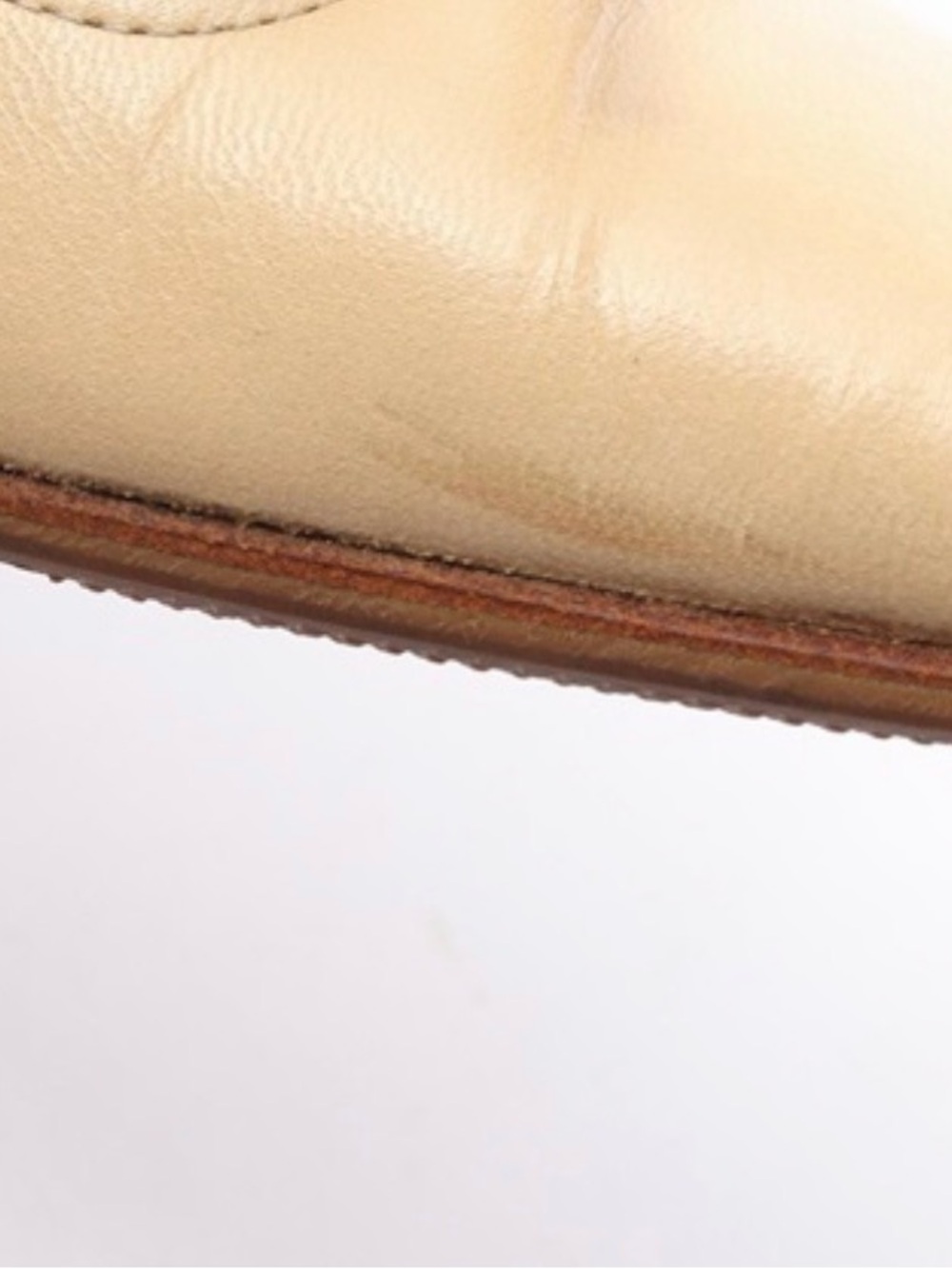 CHANEL Cream Pointed-Toe Leather Pumps with Bow and Gold CC - Picture 11 of 11